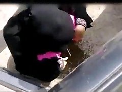 indian muslim girl pissing in open place